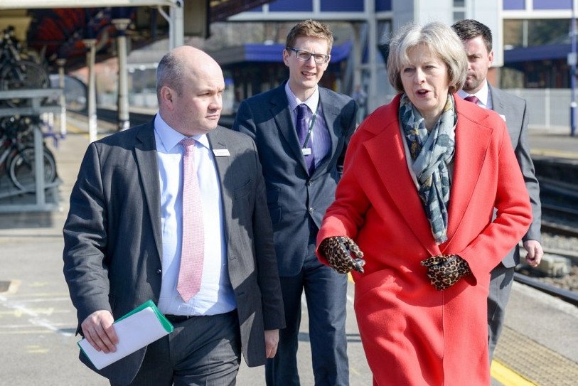 Τερέζα Μέι: Η κόρη του παπά που θα βγάλει τη Βρετανία έξω από την ΕΕ -«Σκληρή ως τα νύχια» [εικόνες] | iefimerida.gr 7