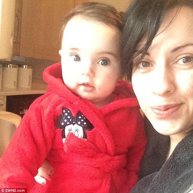 Απίστευτο: Αφαίρεσαν τριχόμπαλα 6 κιλών και 30 εκατοστών από στομάχι 23χρονης [εικόνες] | iefimerida.gr 0