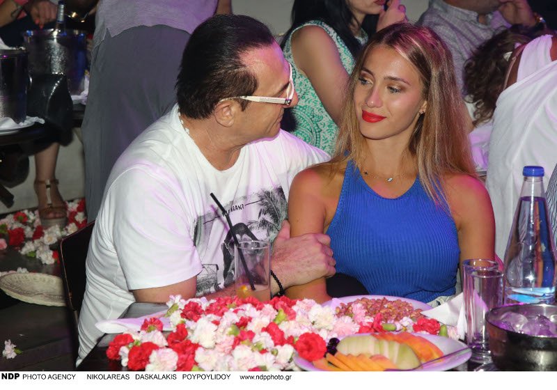 Λευτέρης Πανταζής: Στα μπουζούκια με καλλονή πιτσιρίκα συνοδό [εικόνες]  | iefimerida.gr 1