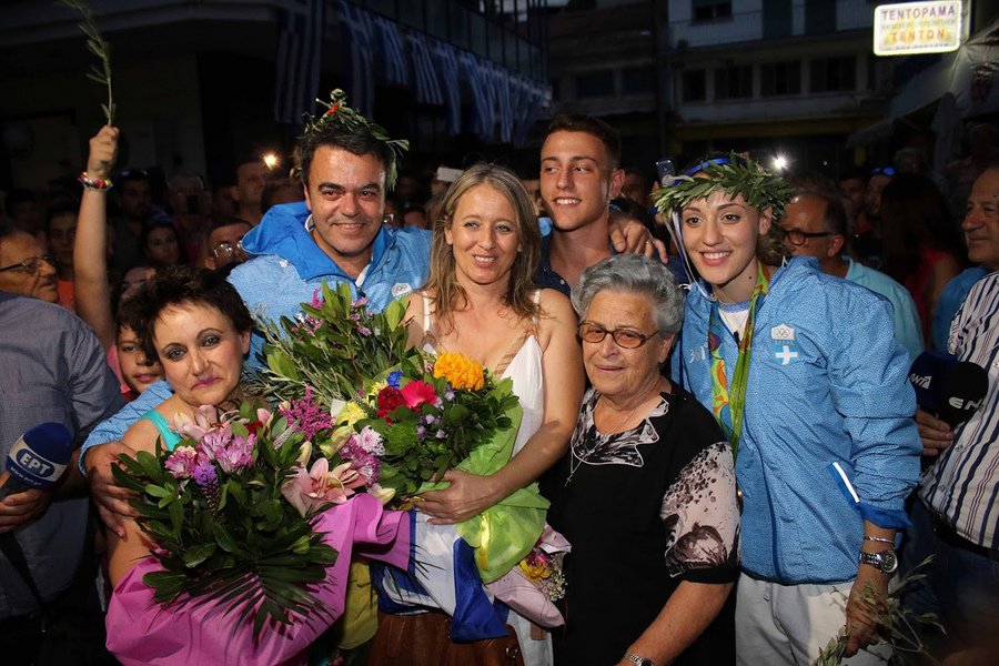 Η συγκλονιστική υποδοχή της Αννας Κορακάκη στη Δράμα - Κανείς επίσημος δεν πήγε, το ζήτησε η ίδια [βίντεο] | iefimerida.gr 7