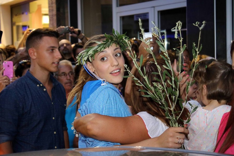 Η συγκλονιστική υποδοχή της Αννας Κορακάκη στη Δράμα - Κανείς επίσημος δεν πήγε, το ζήτησε η ίδια [βίντεο] | iefimerida.gr 2