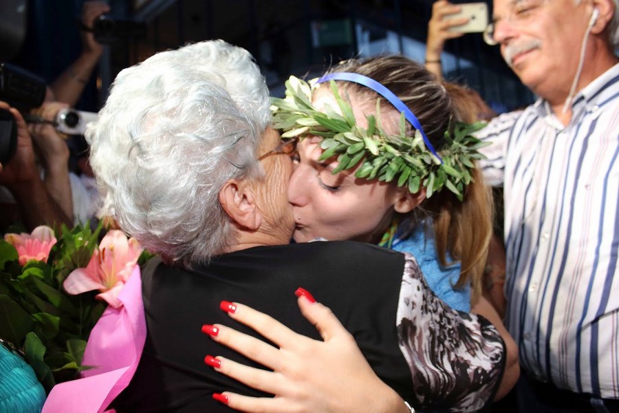 Η συγκλονιστική υποδοχή της Αννας Κορακάκη στη Δράμα - Κανείς επίσημος δεν πήγε, το ζήτησε η ίδια [βίντεο] | iefimerida.gr 4