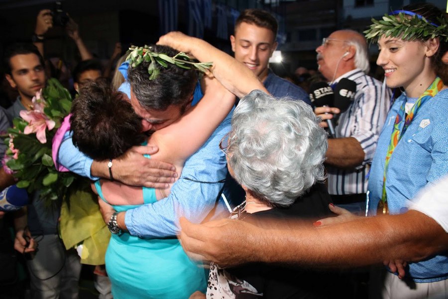 Η συγκλονιστική υποδοχή της Αννας Κορακάκη στη Δράμα - Κανείς επίσημος δεν πήγε, το ζήτησε η ίδια [βίντεο] | iefimerida.gr 3