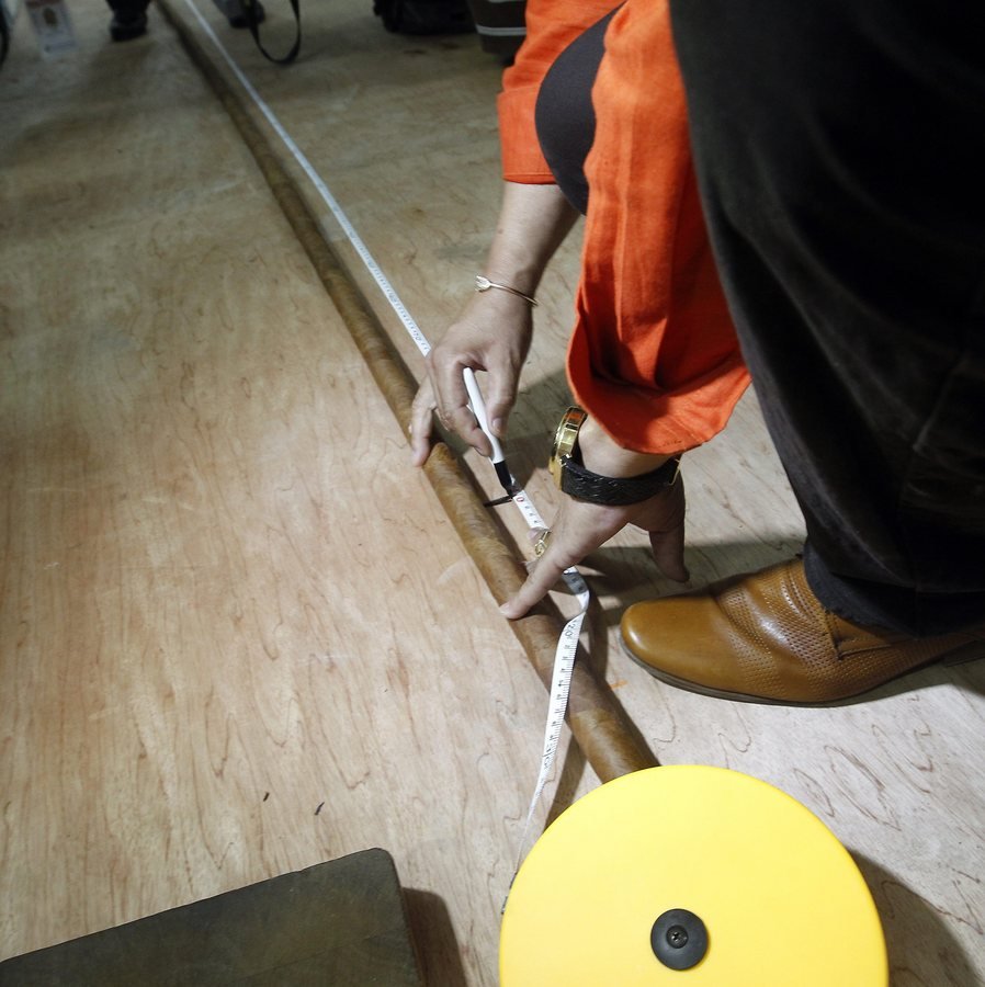 Κουβανός κατέρριψε κάθε ρεκόρ -Εφτιαξε πούρο 90 μ. για τα γενέθλια του Κάστρο [εικόνες] | iefimerida.gr 1