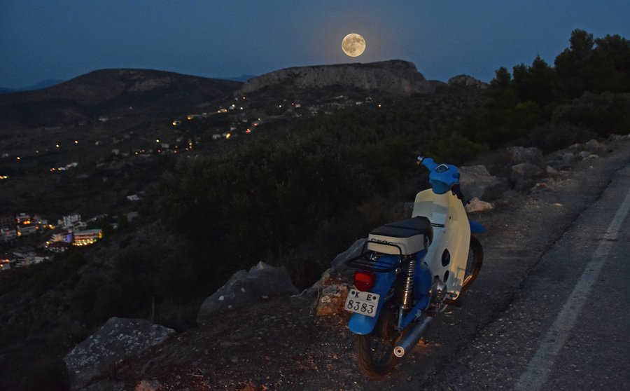 Η μαγεία της αυγουστιάτικης πανσελήνου -Βγήκαν όλοι να δουν το πιο λαμπρό φεγγάρι [εικόνες]  | iefimerida.gr 18