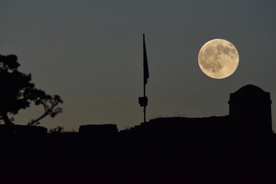Η μαγεία της αυγουστιάτικης πανσελήνου -Βγήκαν όλοι να δουν το πιο λαμπρό φεγγάρι [εικόνες]  | iefimerida.gr 16