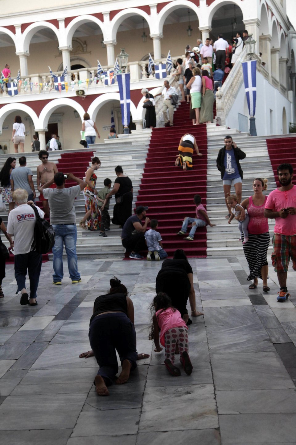 Εκκλησία Παναγίας Τήνου: Η θαυματουργή εικόνα -Το όραμα της μοναχής | iefimerida.gr 3