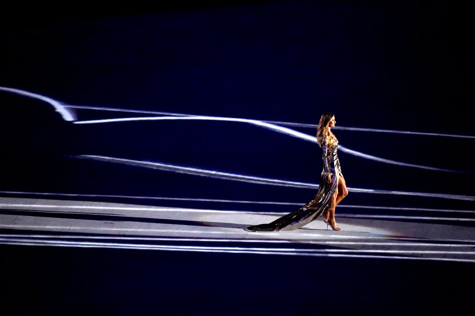 Η Ζιζέλ «κάλπασε» στο Ρίο- Η μεγαλύτερη πασαρέλα της ζωής της [βίντεο] | iefimerida.gr 0