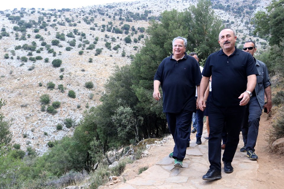 Το «ευχαριστώ» στα ελληνικά του Τσαβούσογλου στον ελληνικό λαό -Υπό τον ήχο μαντινάδων στην Κρήτη [εικόνες] | iefimerida.gr 0