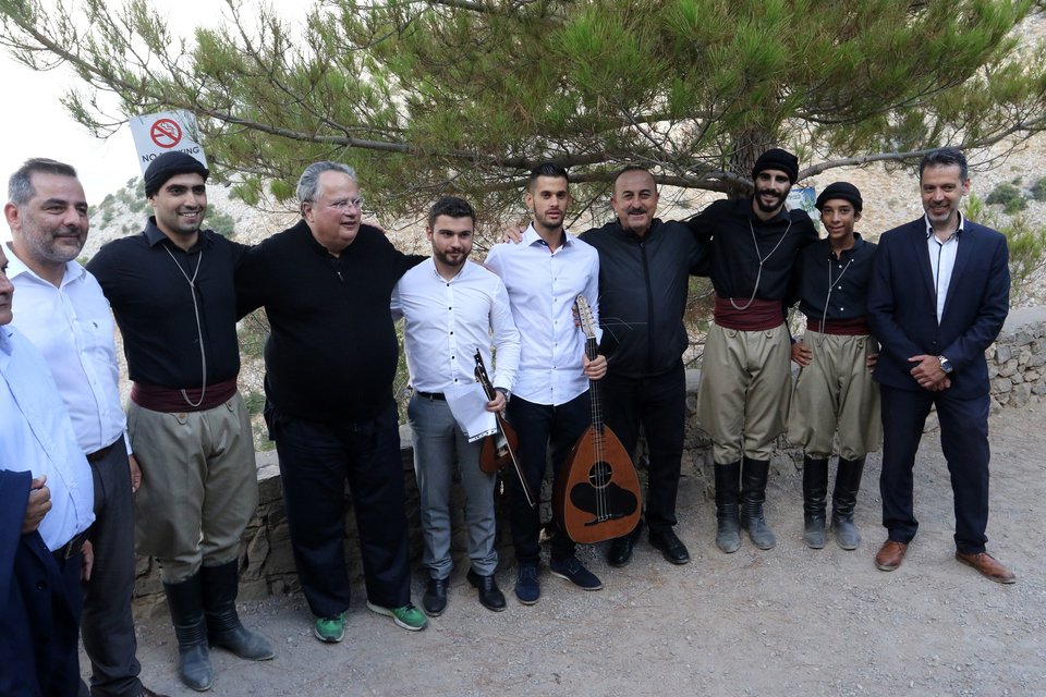 Το «ευχαριστώ» στα ελληνικά του Τσαβούσογλου στον ελληνικό λαό -Υπό τον ήχο μαντινάδων στην Κρήτη [εικόνες] | iefimerida.gr 2