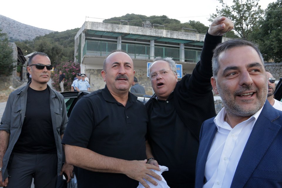 Το «ευχαριστώ» στα ελληνικά του Τσαβούσογλου στον ελληνικό λαό -Υπό τον ήχο μαντινάδων στην Κρήτη [εικόνες] | iefimerida.gr 3