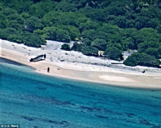 Σαν σε ταινία: Ναυγοί σε νησί του Ειρηνικού σώθηκαν γράφοντας στην άμμο «SOS» [εικόνες] | iefimerida.gr 2