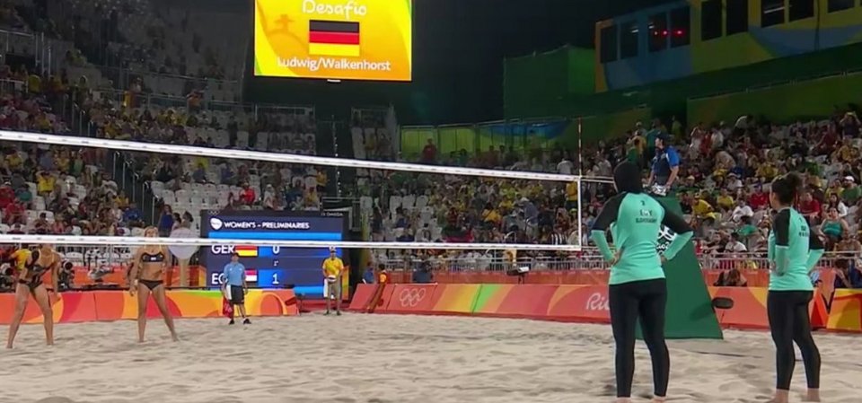 Beach volley: Οι Γερμανίδες με καυτά μπικίνι και οι Αιγύπτιες με μαντήλες[εικόνες] | iefimerida.gr 2