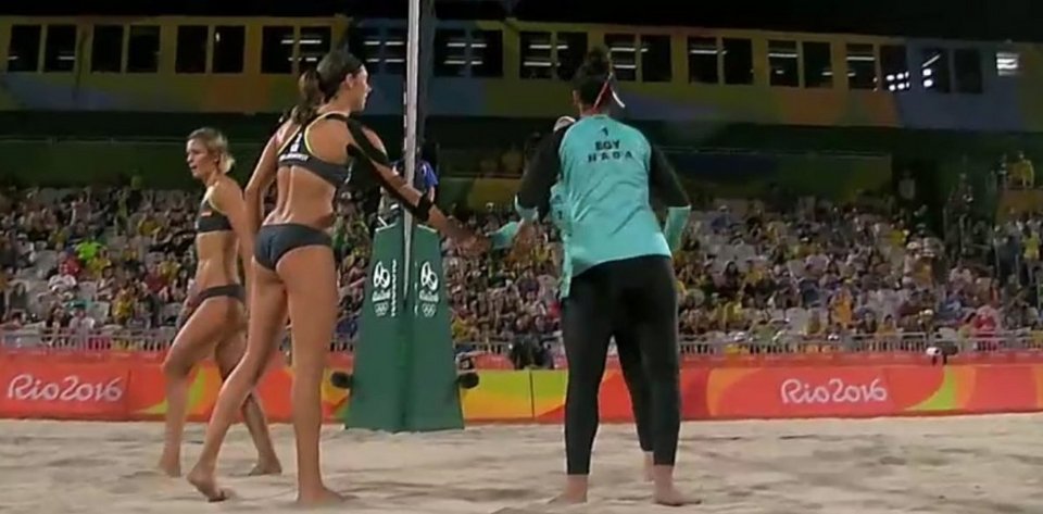 Beach volley: Οι Γερμανίδες με καυτά μπικίνι και οι Αιγύπτιες με μαντήλες[εικόνες] | iefimerida.gr 3