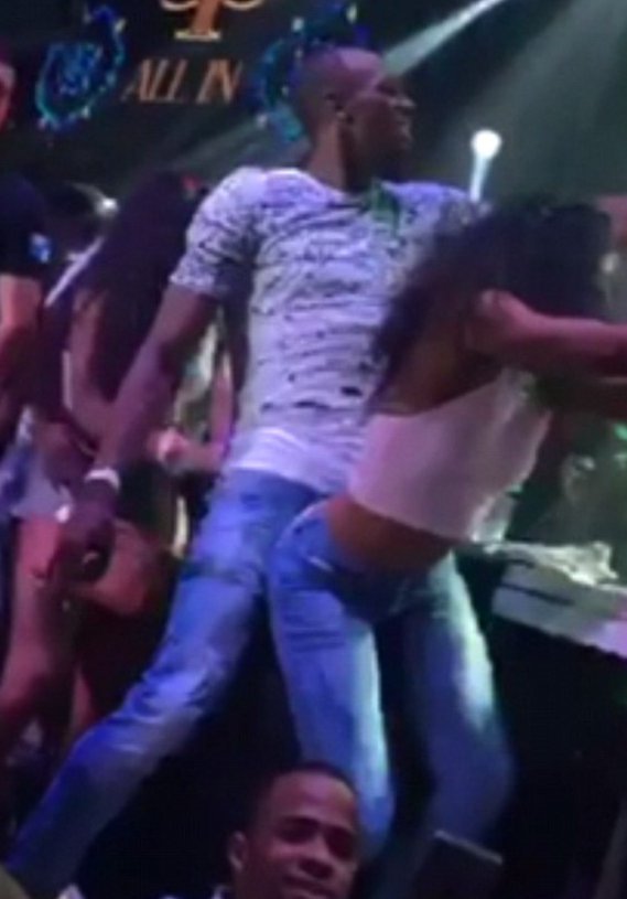 «Παράνομη» νύχτα πάθους για τον Μπολτ στο Ρίο -Στο κρεβάτι με 20χρονη φοιτήτρια [εικόνες & βίντεο] | iefimerida.gr 2