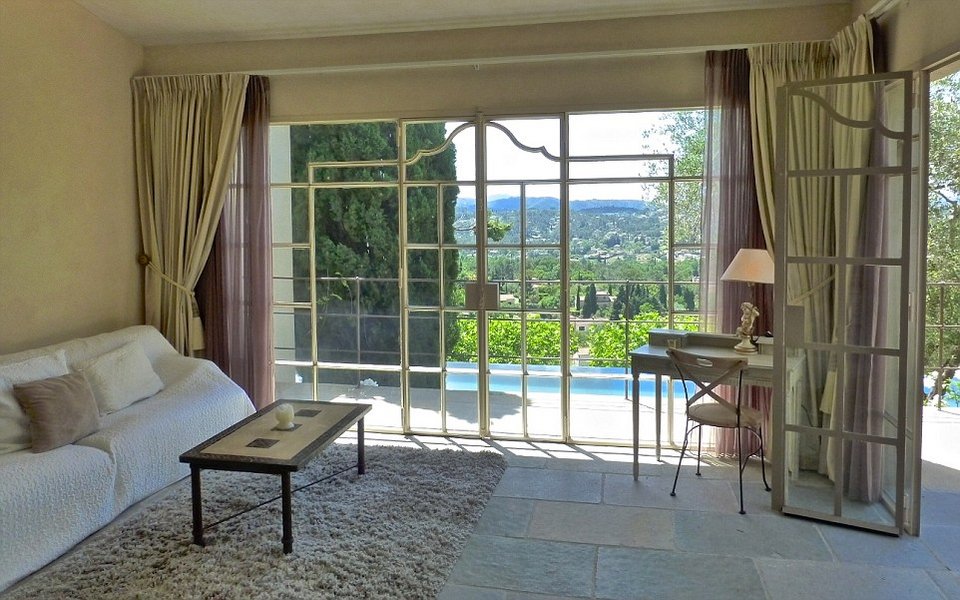 Δείτε τη βίλα της Μπριζίτ Μπαρντό στην Κυανή Ακτή, με 14 υπνοδωμάτια [εικόνες] | iefimerida.gr 5