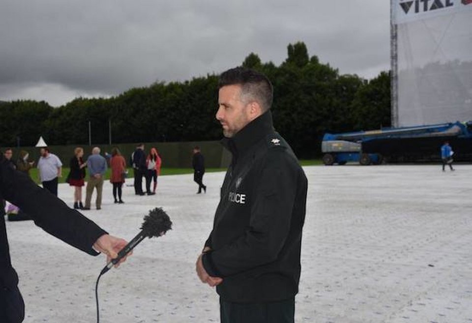 O πιο σέξι αστυνομικός: Μοιάζει με τον Ντέιβιντ Μπέκαμ και τον Μπεν Αφλεκ μαζί [εικόνες] | iefimerida.gr 2