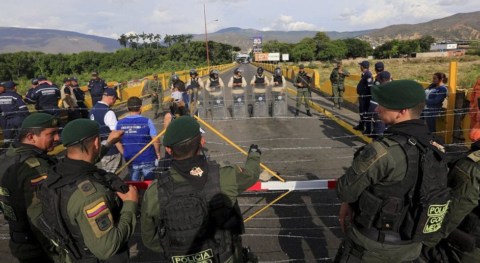 Βενεζουέλα: Χιλιάδες πολίτες πέρασαν τα σύνορα με την Κολομβία-Αναζητούν τρόφιμα και φάρμακα [εικόνες] | iefimerida.gr 3