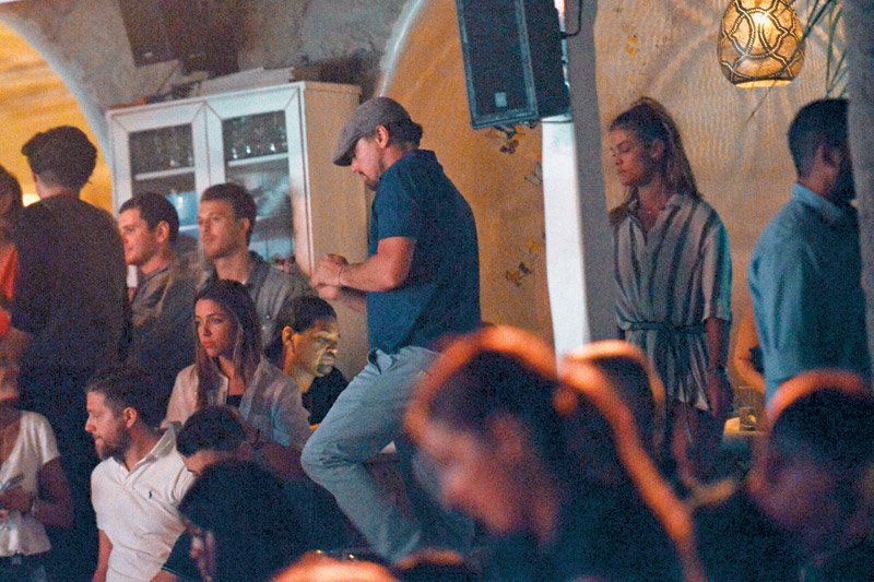Το πριβέ πάρτι του Λεονάρντο Ντι Κάπριο στη Μύκονο: Ο Πάρις Κασιδόκωστας, η Τάμτα, οι άλλοι καλεσμένοι -Ολα όσα έγιναν [εικόνες] | iefimerida.gr 1