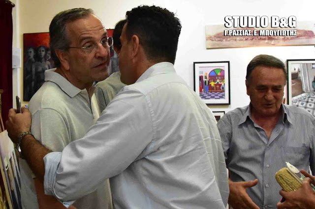 Ο Αντώνης Σαμαράς με σπορ εμφάνιση, την σύζυγό του και τον γιο του στο Ναύπλιο [εικόνες] | iefimerida.gr 0