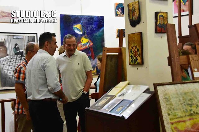 Ο Αντώνης Σαμαράς με σπορ εμφάνιση, την σύζυγό του και τον γιο του στο Ναύπλιο [εικόνες] | iefimerida.gr 3