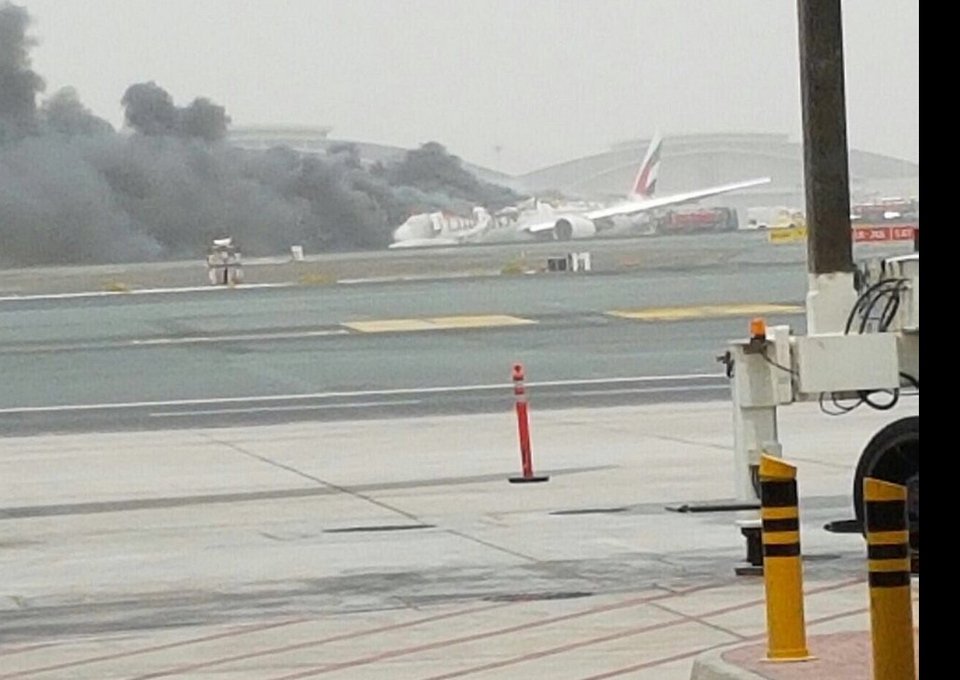 Θρήνος: Ενας νεκρός πυροσβέστης στην κατάσβεση του φλεγόμενου Boeing της Emirates [εικόνες & βίντεο] | iefimerida.gr 1