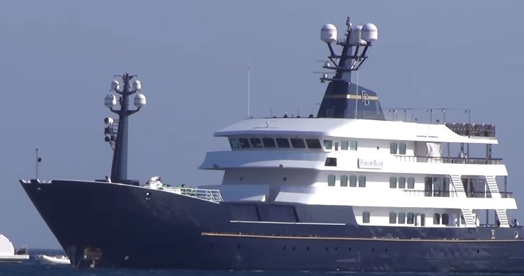 Τρέλανε τη Μύκονο η σύζυγος του Φλάβιο Μπριατόρε [εικόνες & βίντεο] | iefimerida.gr 0