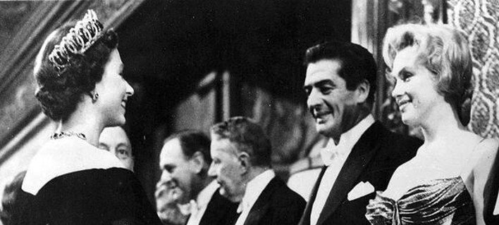 Η κρύα χειραψία της Μέριλιν στην Ελισάβετ που άφησε εποχή [εικόνες+βίντεο] | iefimerida.gr 5