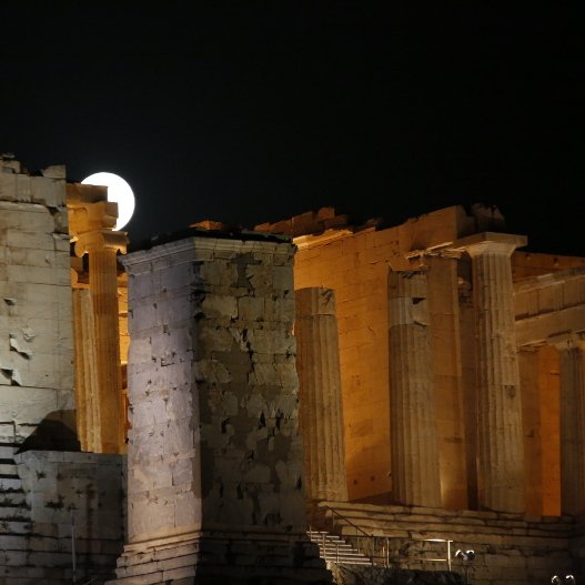 Η μαγεία της αυγουστιάτικης πανσελήνου -Βγήκαν όλοι να δουν το πιο λαμπρό φεγγάρι [εικόνες]  | iefimerida.gr 1