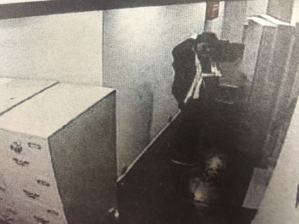 Καρέ καρέ η ληστεία στην τράπεζα στους Αμπελόκηπους -Αυτοί είναι οι δράστες [εικόνες] | iefimerida.gr 5