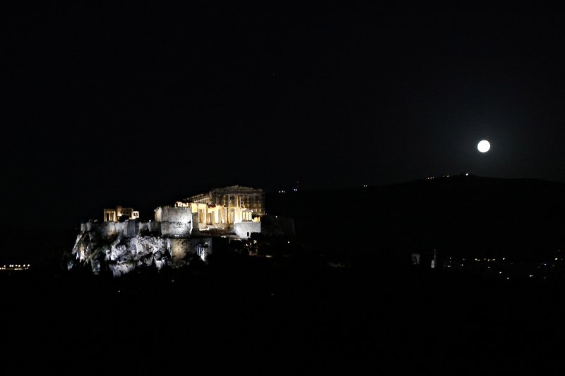 Η μαγεία της αυγουστιάτικης πανσελήνου -Βγήκαν όλοι να δουν το πιο λαμπρό φεγγάρι [εικόνες]  | iefimerida.gr 6