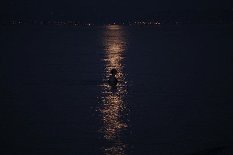 Η μαγεία της αυγουστιάτικης πανσελήνου -Βγήκαν όλοι να δουν το πιο λαμπρό φεγγάρι [εικόνες]  | iefimerida.gr 9