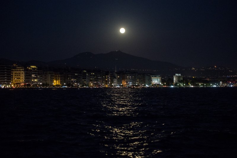 Η μαγεία της αυγουστιάτικης πανσελήνου -Βγήκαν όλοι να δουν το πιο λαμπρό φεγγάρι [εικόνες]  | iefimerida.gr 14