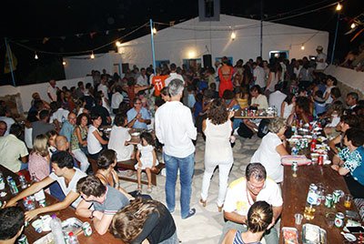 Πάτμος: Αναβιώνει το έθιμο της συνοδείας της εικόνας του Γερανού με τα ψαροκάικα | iefimerida.gr 1