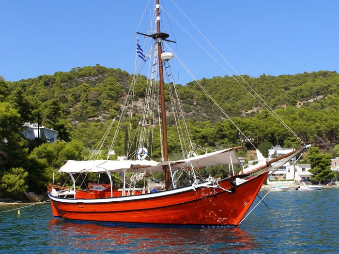 Πάτμος: Αναβιώνει το έθιμο της συνοδείας της εικόνας του Γερανού με τα ψαροκάικα | iefimerida.gr 0