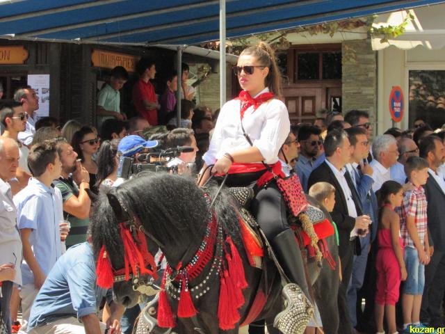 Αναβίωσε το έθιμο των καβαλάρηδων στη Σιάτιστα Κοζάνης [εικόνες & βίντεο] | iefimerida.gr 1