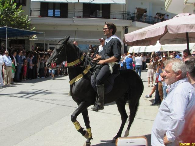 Αναβίωσε το έθιμο των καβαλάρηδων στη Σιάτιστα Κοζάνης [εικόνες & βίντεο] | iefimerida.gr 5