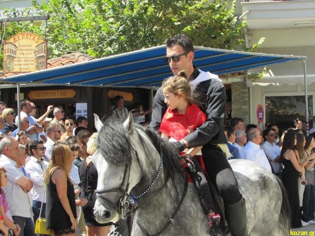 Αναβίωσε το έθιμο των καβαλάρηδων στη Σιάτιστα Κοζάνης [εικόνες & βίντεο] | iefimerida.gr 6