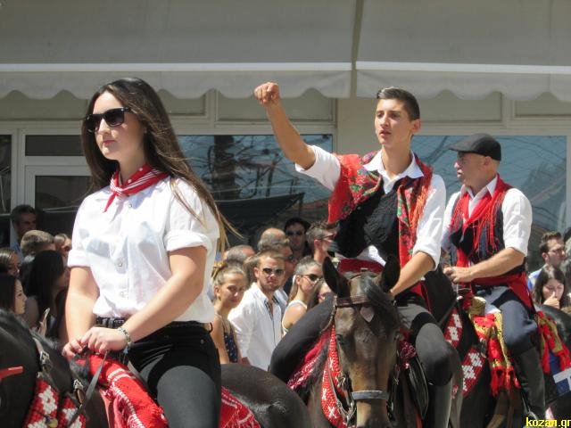 Αναβίωσε το έθιμο των καβαλάρηδων στη Σιάτιστα Κοζάνης [εικόνες & βίντεο] | iefimerida.gr 7