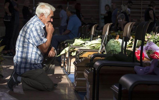 Η Ιταλία κλαίει για τους 291 νεκρούς: «Ρώτησα τον Θεό, τι κάνεις;» | iefimerida.gr 4