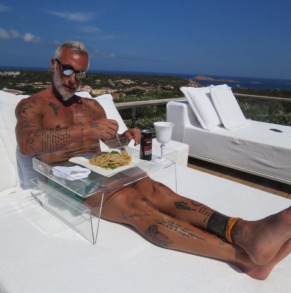 Ο Ιταλός κροίσος που έχει γίνει viral -Τρελός χορός και χλιδάτη ζωή στο Instagram [εικόνες] | iefimerida.gr 1