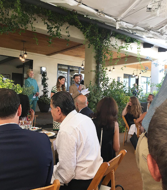 O Tζάστιν Τιμπερλέικ και η Τζέσικα Μπίελ έκαναν πάρτι υπέρ της Χίλαρι [εικόνες] | iefimerida.gr 0