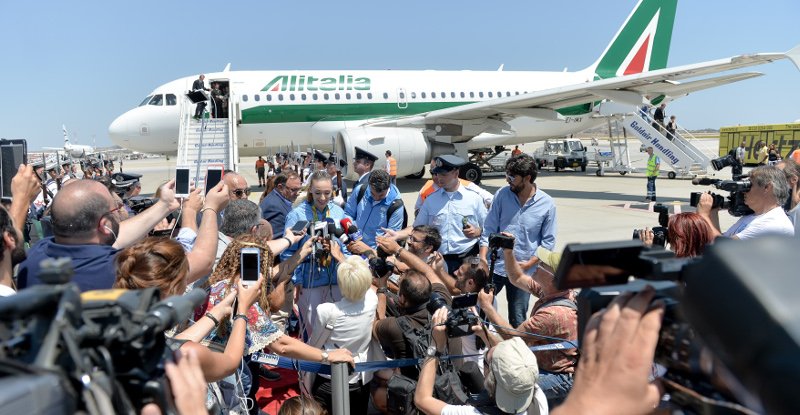 Στην Ελλάδα η χρυσή Ολυμπιονίκης Αννα Κορακάκη -Αποθέωση στο Ελ.Βενιζέλος | iefimerida.gr 1