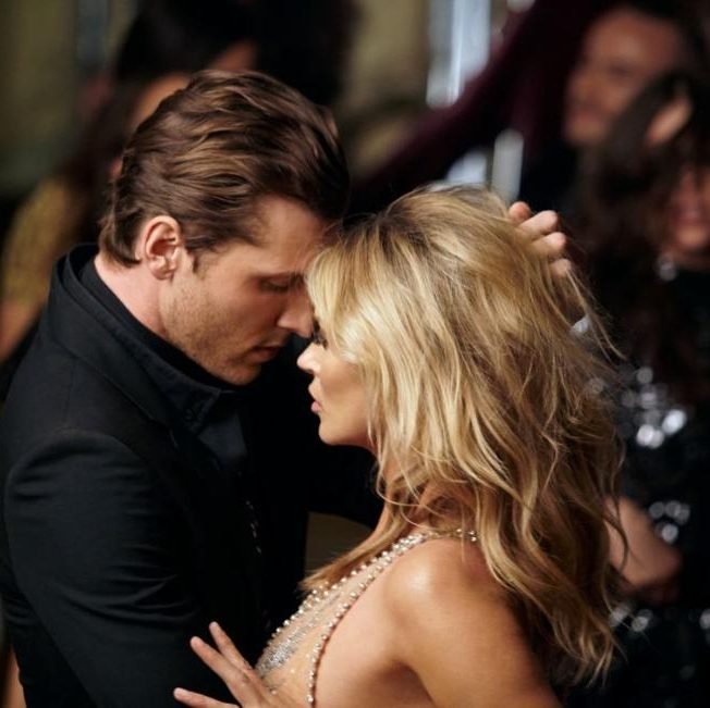 Μόνο η Kate Moss ντύνεται έτσι -Ημίγυμνη σε διαφήμιση [εικόνες] | iefimerida.gr 4