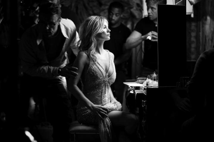 Μόνο η Kate Moss ντύνεται έτσι -Ημίγυμνη σε διαφήμιση [εικόνες] | iefimerida.gr 5