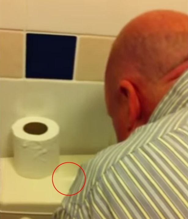 Σάλος στη Βρετανία: Επιασαν δήμαρχο να σνιφάρει κόκα στην τουαλέτα [εικόνες & βίντεο] | iefimerida.gr 0
