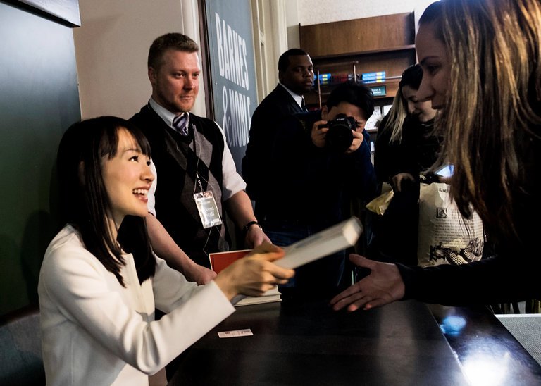 Μια γιαπωνέζα μας μαθαίνει πώς να συμμαζέψουμε το σπίτι μας [βίντεο] | iefimerida.gr 3