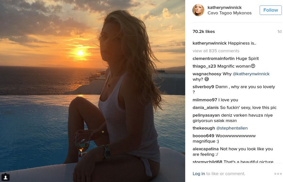 Η πιο σέξι διαφήμιση της Ελλάδας -Η καλλονή των Βίκινγκς ποστάρει γυμνή από τη Σαντορίνη [εικόνες] | iefimerida.gr 3