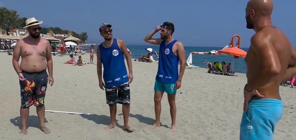 Το μεγαλύτερο «Σ' Αγαπώ» βρίσκεται σε παραλία της Πιερίας -«Γραμμένο» με κίτρινες ξαπλώστρες [εικόνες] | iefimerida.gr 1