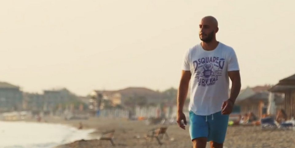 Το μεγαλύτερο «Σ' Αγαπώ» βρίσκεται σε παραλία της Πιερίας -«Γραμμένο» με κίτρινες ξαπλώστρες [εικόνες] | iefimerida.gr 0